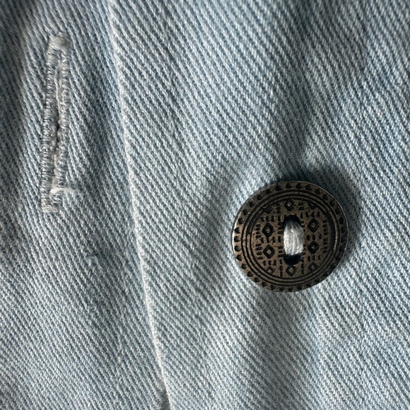 Trendy Lord & Taylor Light Weight ButtonUp Denim Jacket With Hoodie and Pockets - Picture 3 of 6